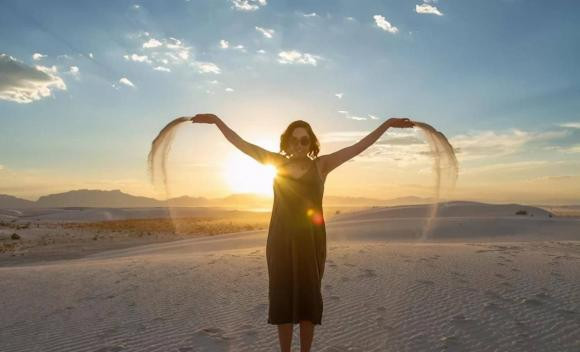  Khoe khoang cuộc sống hạnh phúc. Trong cuộc sống hiện đại có rất nhiều người bất hạnh, chính vì vậy, khi bạn có cuộc sống giàu có hạnh phúc thì thật đáng mừng. 