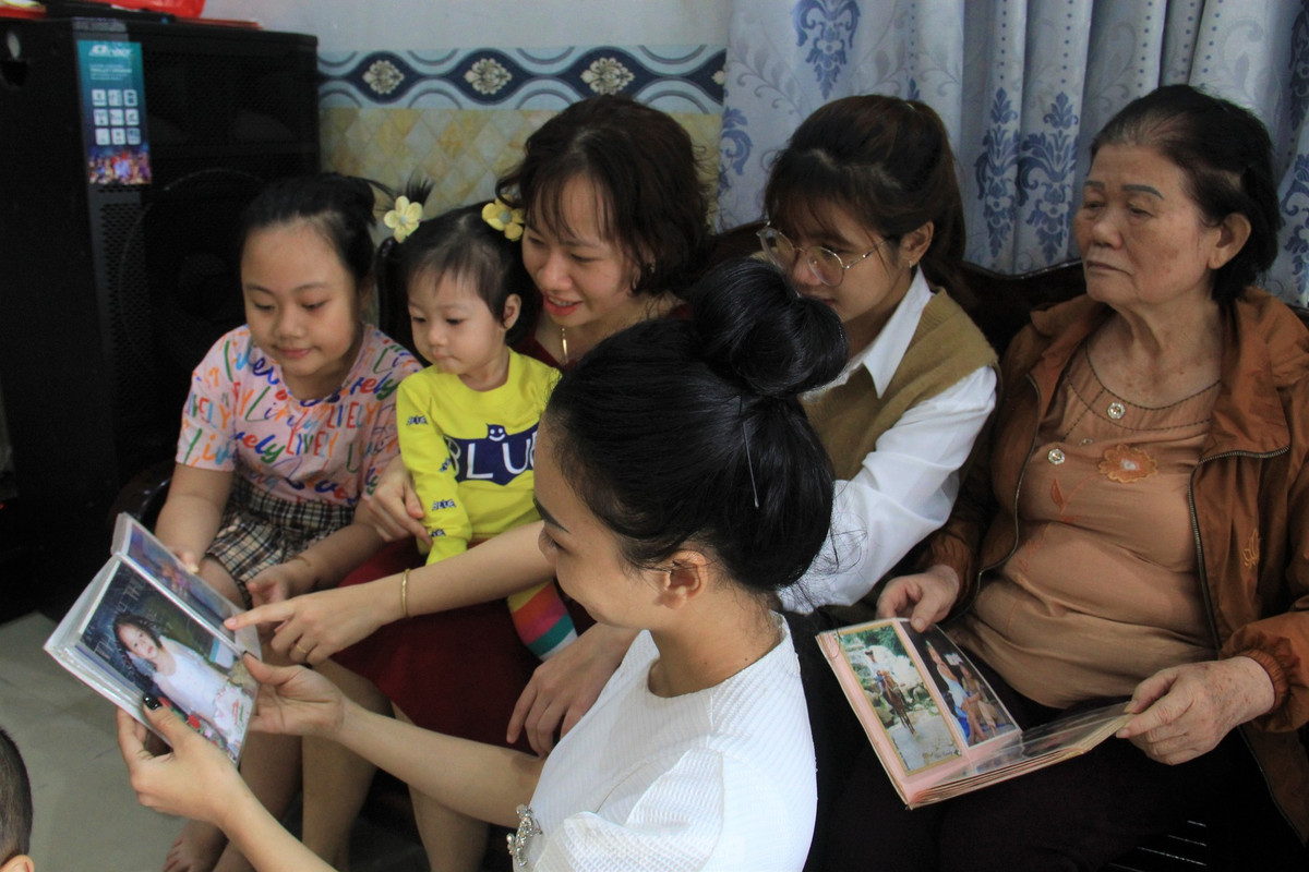 Ca xom vui vi co gai gian di, hoc gioi dang quang Hoa hau Viet Nam-Hinh-2