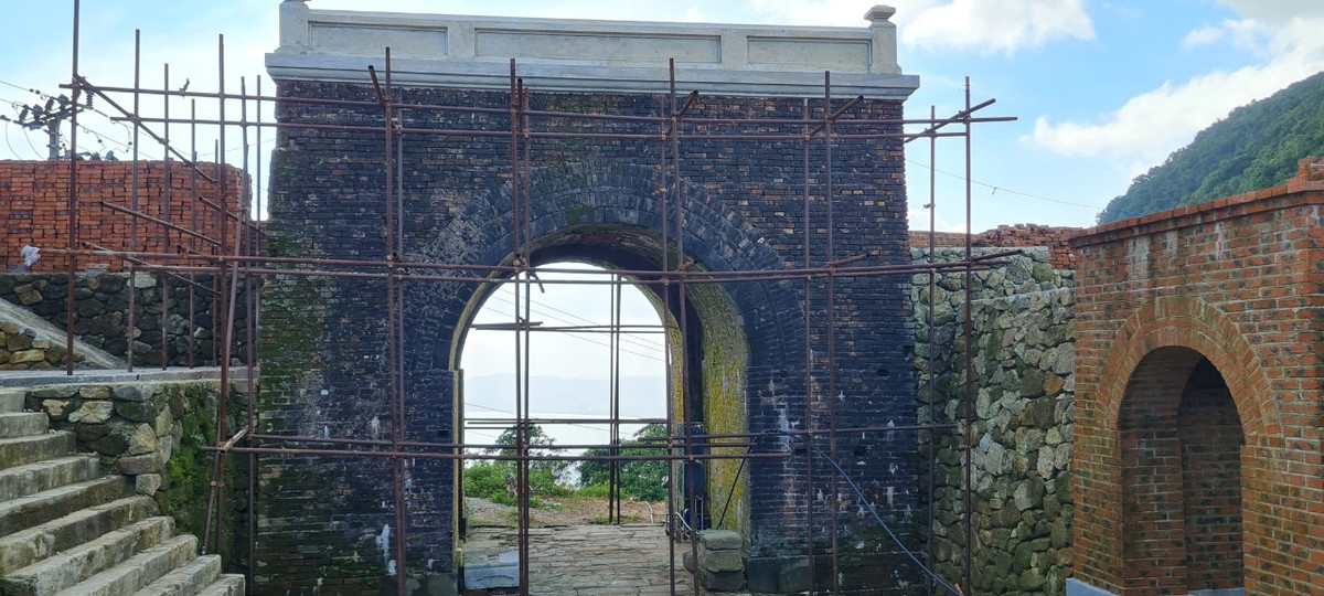 Sau khi Hải Vân Quan được công nhận là di tích cấp quốc gia, vào tháng 12/2021, Trung tâm Bảo tồn Di tích Cố đô Huế phối hợp Sở Văn hoá và Thể thao Đà Nẵng đã khởi công trùng tu di tích đặc biệt này.