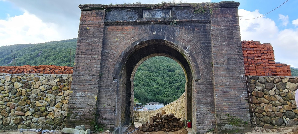 iện tại, nhiều hạng mục của di tích vẫn đang trong quá trình hoàn thiện.