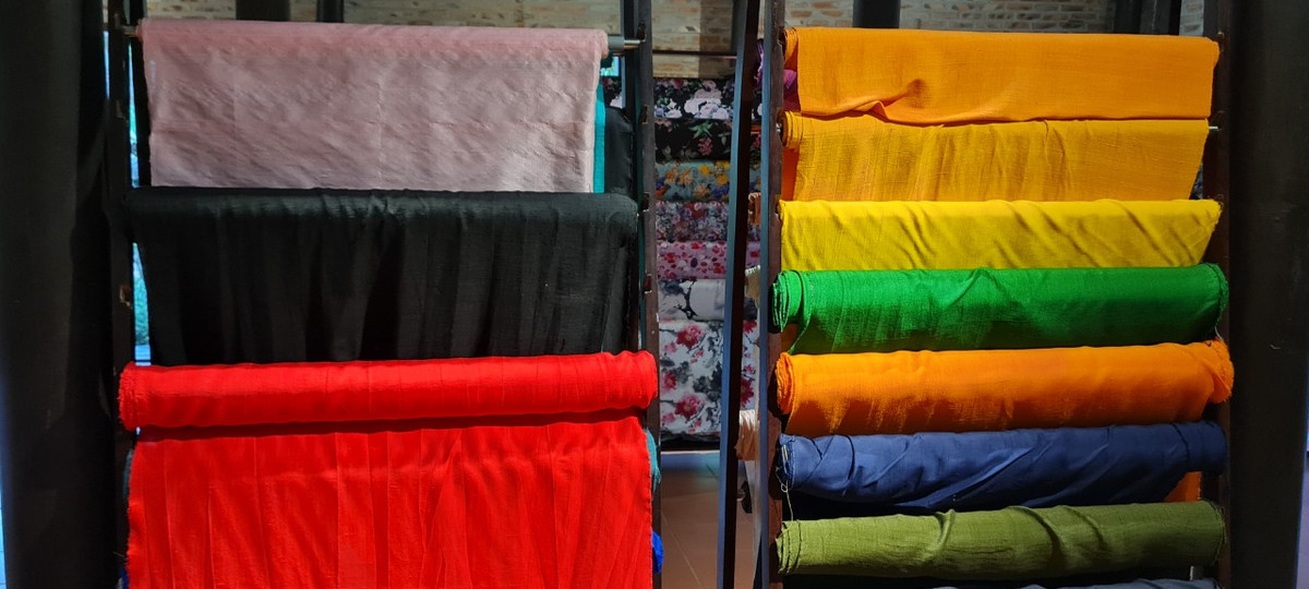 Chúng đều được làm nên bởi những người thợ tài hoa của Làng lụa Hội An.