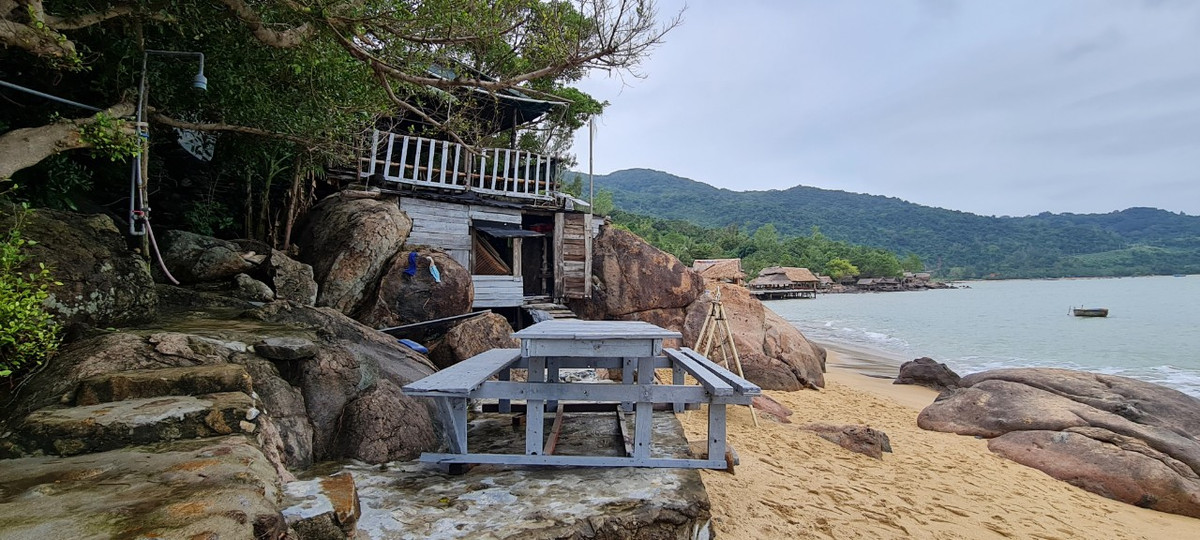 Chưa được khai thác nhiều nên Bãi Rạng Đà Nẵng vẫn còn giữ nguyên những nét hoang sơ, mộc mạc và tự nhiên nhất.