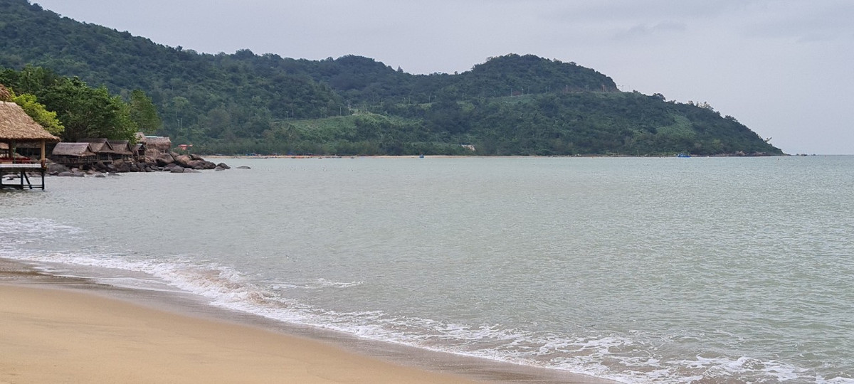 Vẻ đẹp thiên nhiên sơn thuỷ hữu tình sẽ làm “say lòng” bất cứ du khách nào khi đến đây.