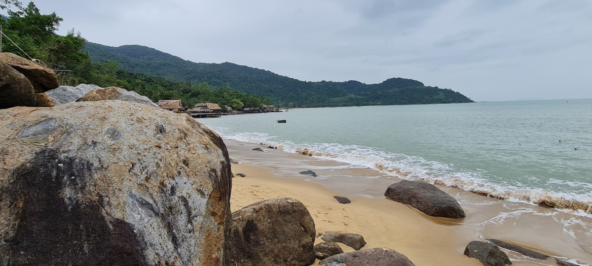 Thả mình vào thiên nhiên, tận hưởng không khí trong lành, yên bình giữa những làn gió dịu mát, thoang thoảng hương vị của biển cả.