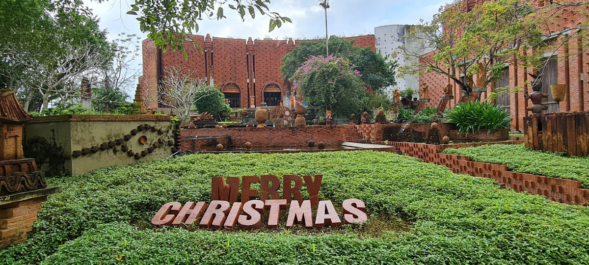 Đây là một trong những địa điểm du lịch nổi tiếng của Hội An, thu hút đông đảo du khách thập phương đến tham quan mỗi ngày.