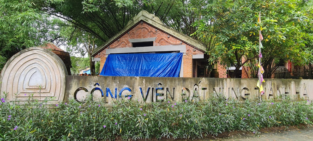 Điểm nhấn đặc biệt của làng gốm hơn 500 năm tuổi chính là công viên gốm lớn nhất Việt Nam - Công viên đất nung Thanh Hà.