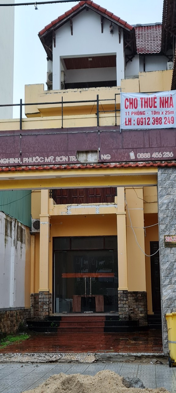 Từ Võ Nguyên Giáp đến Hồ Nghinh, những con đường từng nhộn nhịp bước chân du khách, giờ đều chung cảnh đìu hiu.