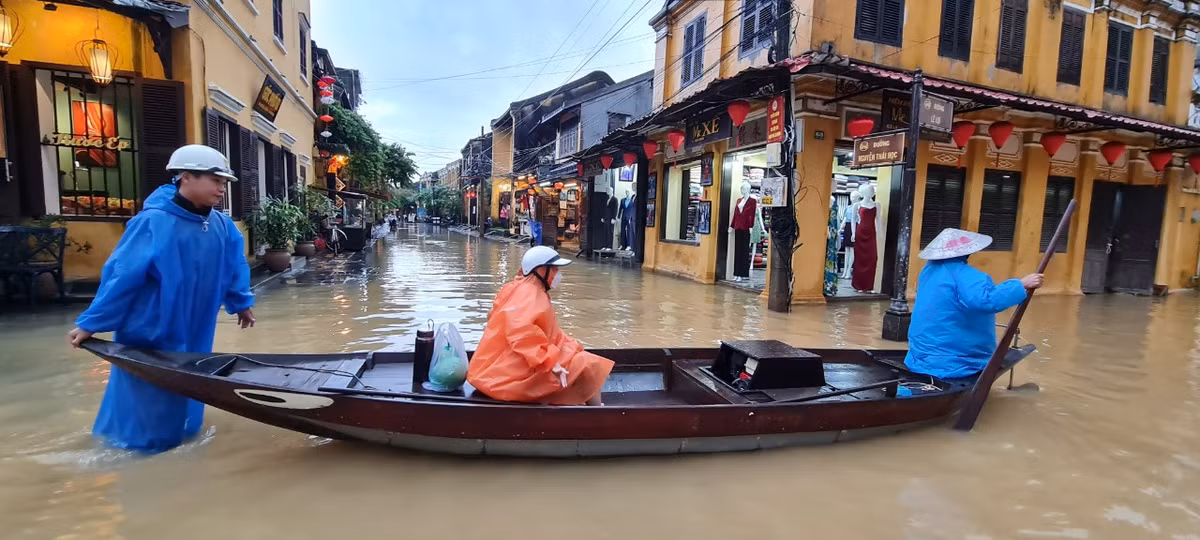 Thuyền đã xuất hiện trên phố.