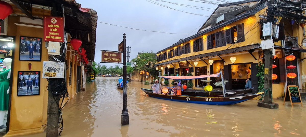 Đường Nguyễn Thái Học.