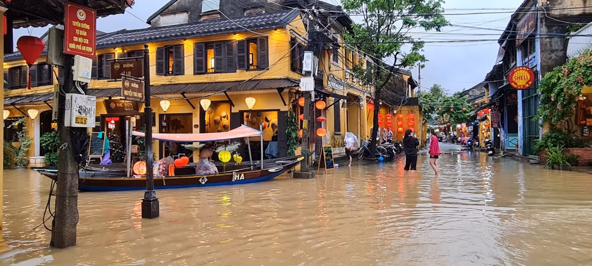  Hội An chiều tối 3/12, lại ngập.