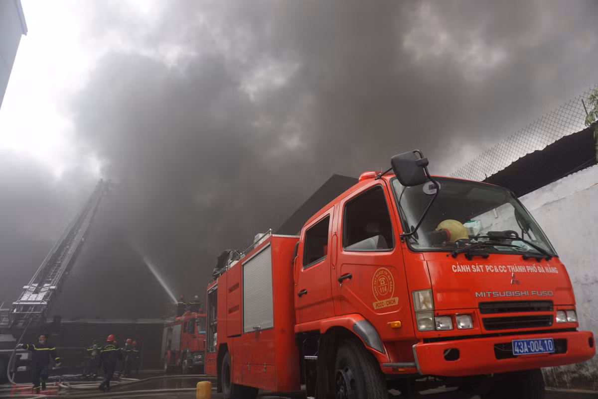 Da Nang: Chay lon o cong ty nhua ngay cuoi nam