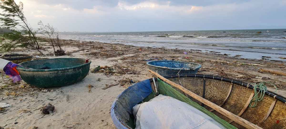 Cảnh tượng xơ xác, ngổn ngang dù đã 2 tháng trôi qua sau đợt mưa lớn.