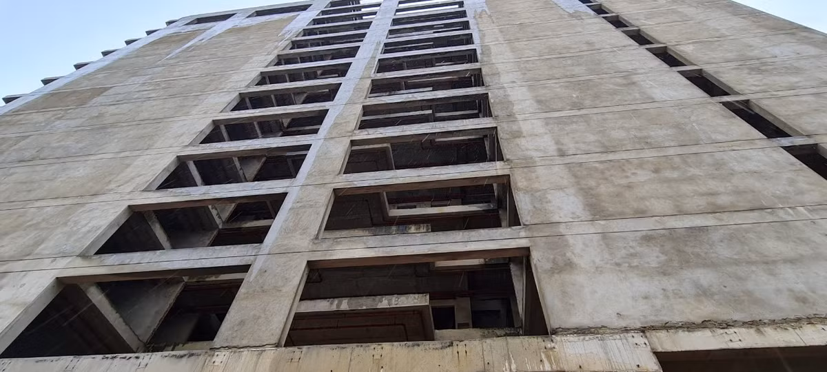 Công trình cao tầng hàng trăm tỷ chưa biết khi nào được tiếp tục thi công để hoàn thành và đưa vào sử dụng.