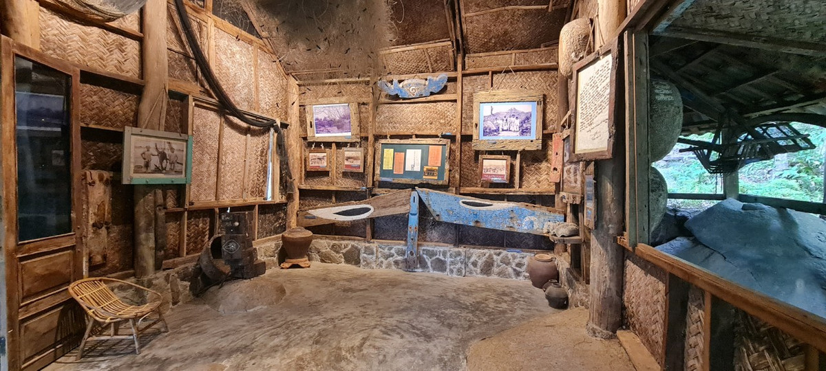 Những bức tranh làng chài được chụp từ năm 1908-1910, những hình ảnh của người Chăm thời xa xưa được trưng bày nơi đây.