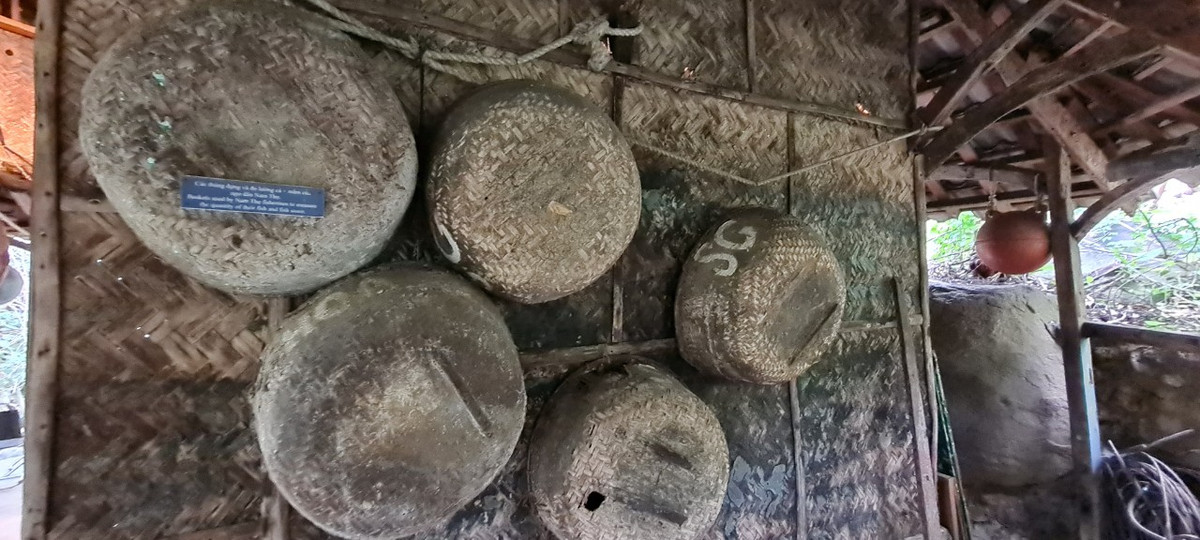 Chủ nhân của Bảo tàng Đồng đình, nhà thơ - đạo diễn truyền hình - NSƯT Đoàn Huy Giao từng được biết đến như một người say mê sưu tầm đồ cổ và hội họa.