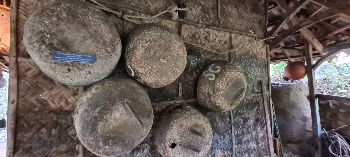 Chủ nhân của Bảo tàng Đồng đình, nhà thơ - đạo diễn truyền hình - NSƯT Đoàn Huy Giao từng được biết đến như một người say mê sưu tầm đồ cổ và hội họa.