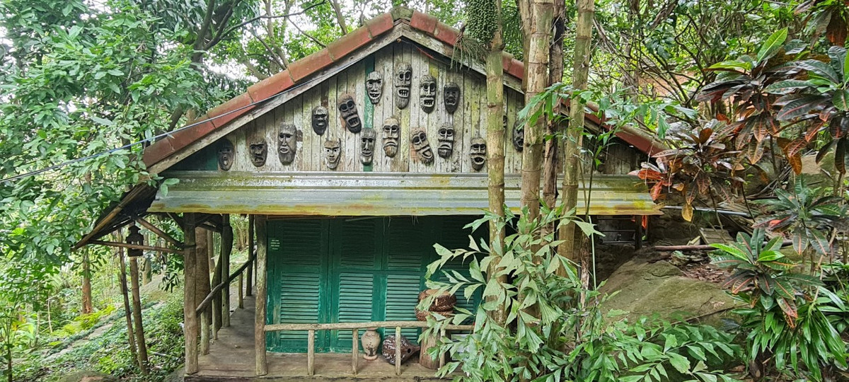 Chạy dài trên cung đường Sơn Trà hùng vĩ, nép mình dưới những tán rừng xanh miên man, đây là một điểm đến được rất nhiều du khách yêu thích trong hành trình khám phá Đà Nẵng.