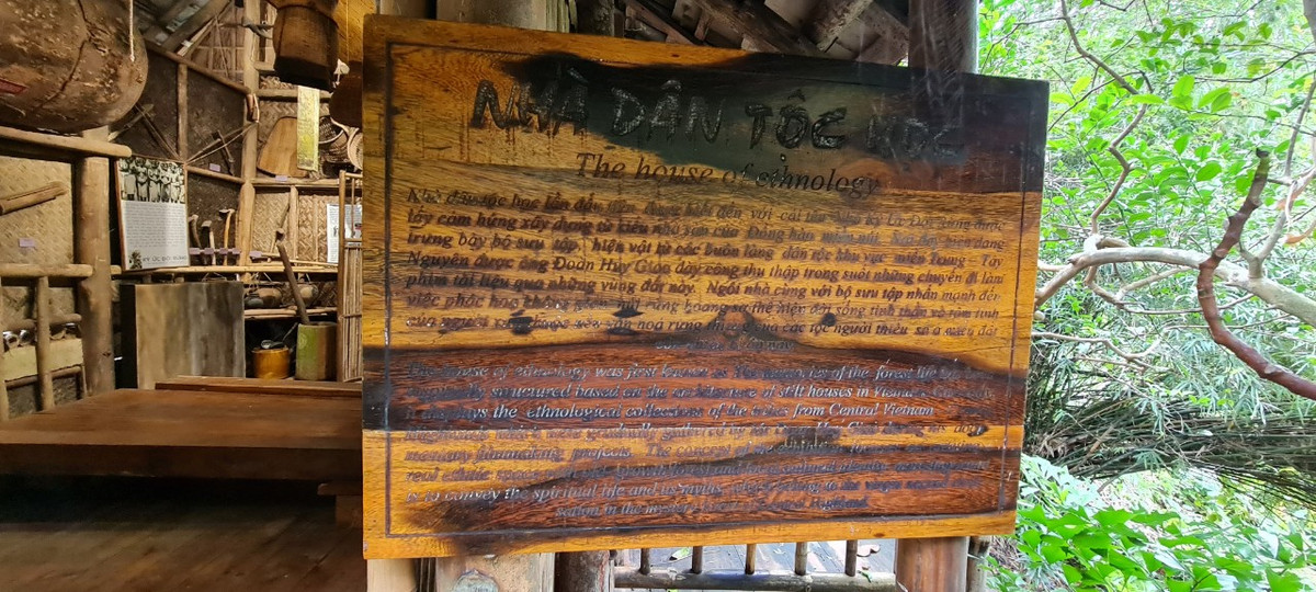 Nhà Dân tộc học - nơi trưng bày những bộ sưu tập về đồ dùng sinh hoạt, vật chất, đời sống tinh thần và tâm linh của người dân tộc thiểu số các khu vực miền Trung – Tây Nguyên.