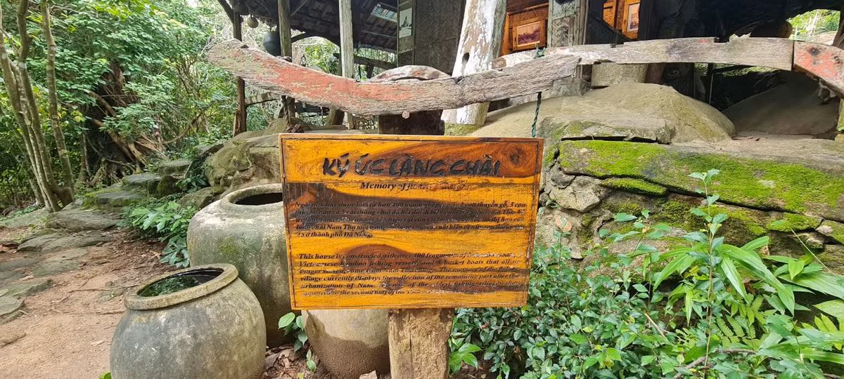 Ngôi nhà “Ký ức làng chài” nằm giữa Bảo tàng Đồng đình được dựng lên với mong muốn giữ lại cho thế hệ mai sau những câu chuyện về biển, về làng chài, về cội nguồn của một vùng đất.