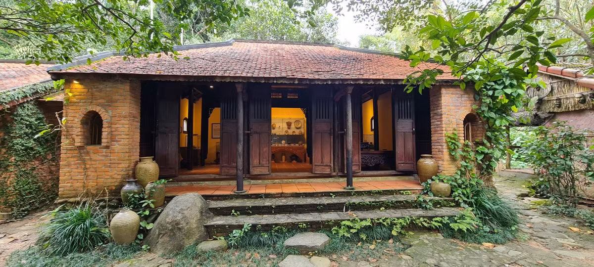 Khu trưng bày cổ vật với những chứng tích cổ xưa, và những ký ức được lưu giữ trọn vẹn.