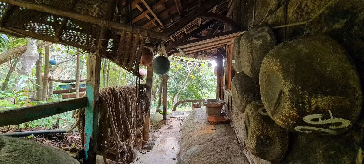 Và tất cả những vật dụng quen thuộc, thường dùng của người dân làm nghề chài lưới.