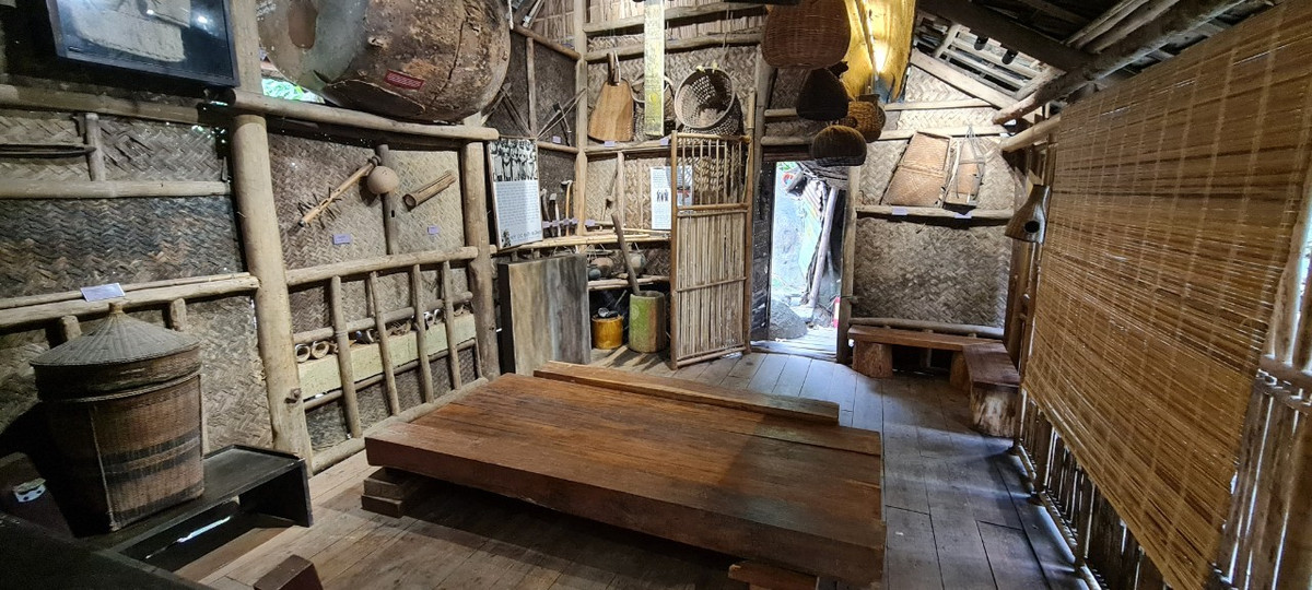 Những đồ vật thân thuộc hàng ngày của đồng bào dân tộc thiểu số được sưu tập và trưng bày nơi đây.