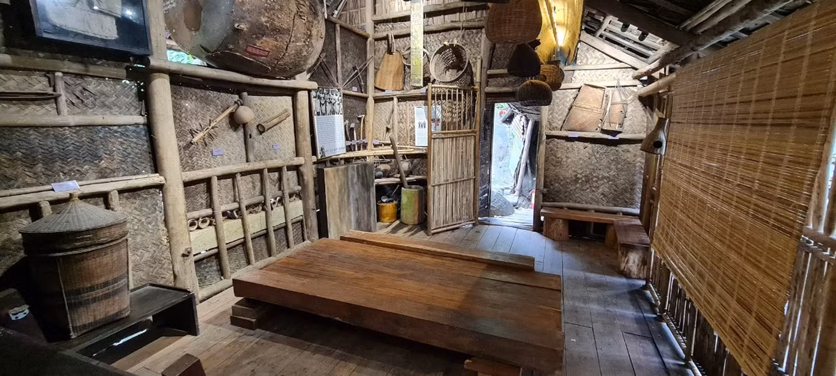 Những đồ vật thân thuộc hàng ngày của đồng bào dân tộc thiểu số được sưu tập và trưng bày nơi đây.
