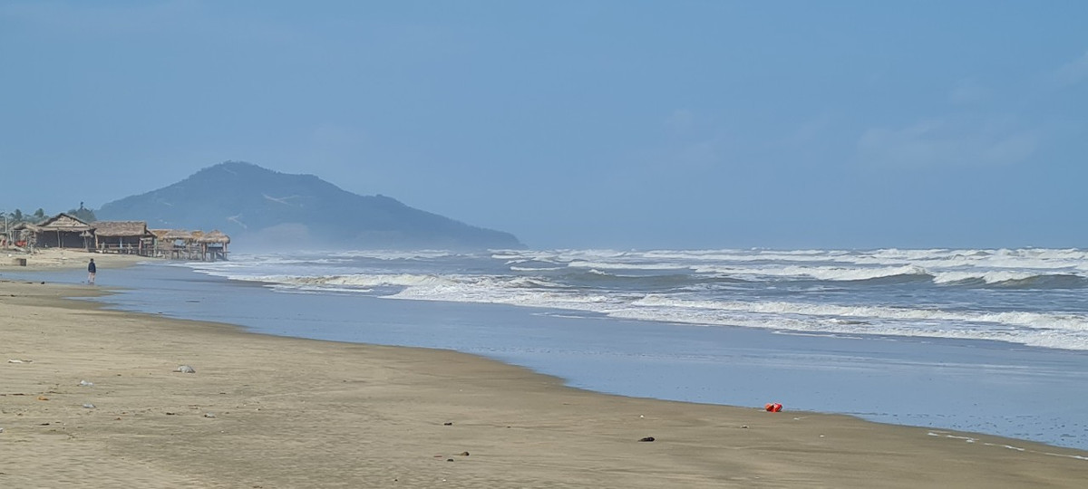 Bãi biển Lăng Cô từ lâu đời đã nổi tiếng với sự hội tụ của tất cả những gì tuyệt vời nhất.