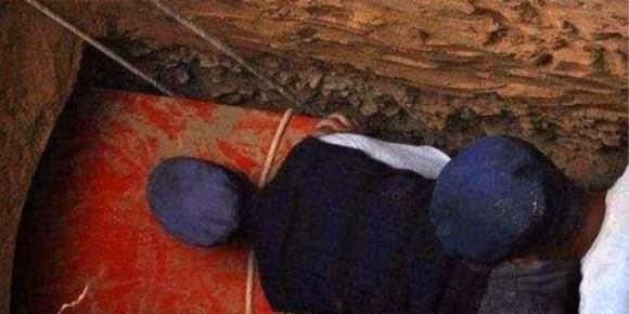 Mo co quan tai mau do, thu ben trong khien cac chuyen gia kinh hai-Hinh-2