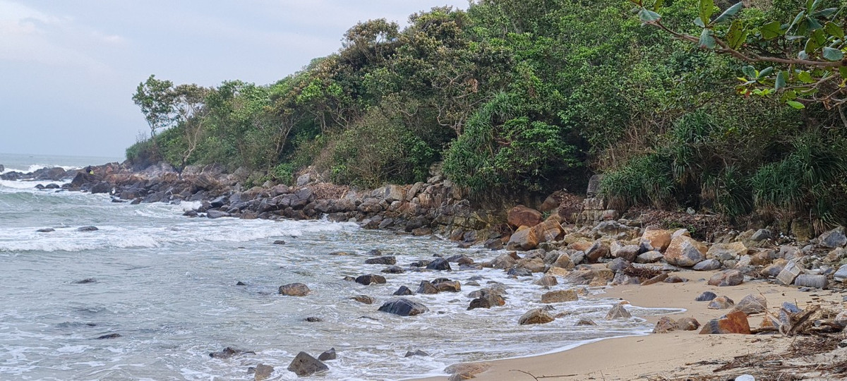 Nếu bạn đang tìm kiếm một không gian tĩnh lặng, hoang sơ thì ghềnh đá Nam Ô xứng đáng là cái tên đầu tiên được nhắc tới.