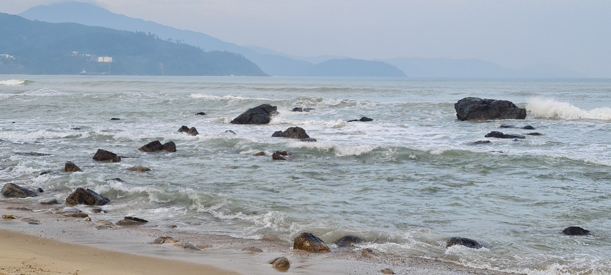 Thời điểm đẹp nhất để có thể “sống ảo” tại ghềnh đá Nam Ô Đà Nẵng là những khoảnh khắc giao thoa trong ngày: Bình minh và hoàng hôn.