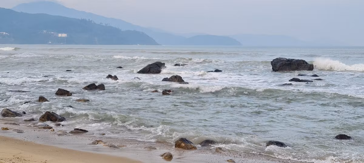 Thời điểm đẹp nhất để có thể “sống ảo” tại ghềnh đá Nam Ô Đà Nẵng là những khoảnh khắc giao thoa trong ngày: Bình minh và hoàng hôn.