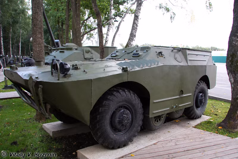 Hệ thống tên lửa chống tăng 9P110 trên khung gầm thiết giáp BRDM-1 lắp tổ hợp tên lửa 9K14 Malyutka (Việt Nam thường gọi "pháo lủi" B72). Nguồn ảnh: Vitaly-Kuzmin