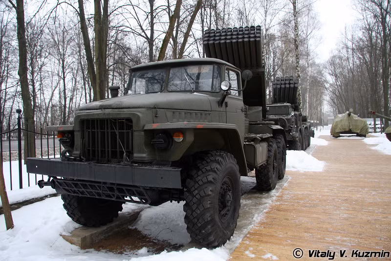 Pháo phản lực phóng loạt BM-21 Grad trên khung gầm Ural-375D - đây chính là phiên bản Grad mà Liên Xô cung cấp cho Việt Nam. Nguồn ảnh: Vitaly-Kuzmin