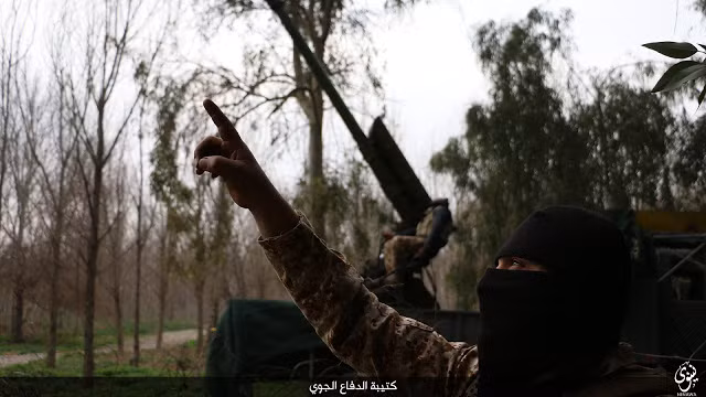 Cho nên, dù rất cố gắng nhưng phiến quân IS không thể làm gì được máy bay EP-3C. Nguồn ảnh: Oryx