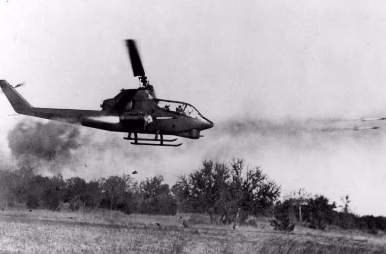 Trong cuộc chiến tranh tại Việt Nam, trực thăng tấn công AH-1 Cobra đã gây những thiệt hại đang kể cho bộ đội ta. Chúng được đánh giá là rất hiệu quả trong chi viện hỏa lực tầm thấp, tấn công mục tiêu kiên cố. Tất nhiên, loại trực thăng này cũng nếm mùi đau đớn trước hỏa lực của quân giải phóng miền Nam, Quân đội Mỹ thừa nhận trong giai đoạn từ 1967-1973, 300 chiếc AH-1 đã bị quân giải phóng miền Nam bắn hạ và một phần gặp tai nạn.