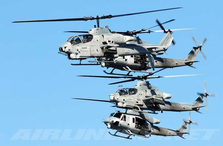  Trực thăng tấn công AH-1 Cobra được xem như là trực thăng chuyên chiến đấu đầu tiên của Quân đội Mỹ. Nó đã trên tuyến đầu trong suốt hàng chục năm trước khi bị thay thế bởi trực thăng tấn công hạng nặng AH-64 Apache nổi tiếng. Tuy nhiên, có một điều mà ít người biết đó là AH-1 Cobra được Bell Helicopter phát triển sử dụng hàng loạt thành phần chính như động cơ, bộ truyền động, cánh quạt, càng, một phần thân của trực thăng đa năng UH-1 huyền thoại.