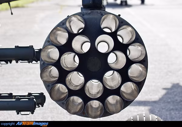 Mỗi cụm ống phóng B-8V-20 có 20 ống lắp đạn rocket S-8 cỡ 80mm. Như vậy, một xe phóng có thể bắn hết 40 đạn rocket 80mm trong vài giây.