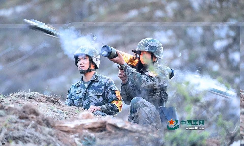 Đặc biệt, mọi sinh vật sống nằm trong bán kính sát thương xung quanh mục tiêu nếu chưa bị sức nóng thiêu cháy sẽ bị chênh lệch áp suất đột ngột và mất dưỡng khí dẫn đến ngất hoặc bị tiêu diệt.