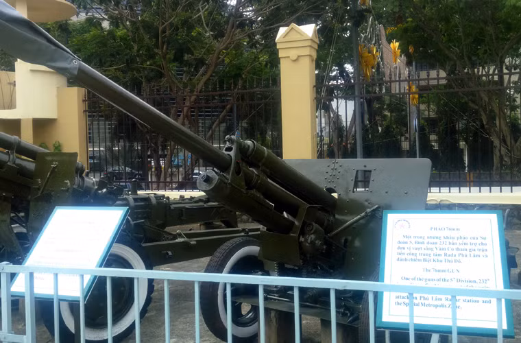 Pháo binh cấp chiến dịch Zis-3 76mm của Sư đoàn 5, Binh đoàn 232 bắn yểm trợ cho các đơn vị vượt sông Vàm Cỏ tham gia trận tiến công trung tâm radar Phú Lâm và đánh chiếm Biệt Khu Thủ Đô.