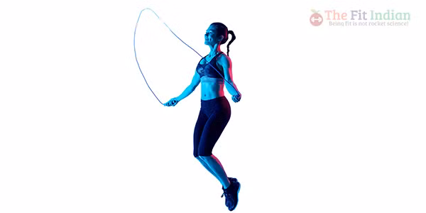 Nhảy dây không chỉ có tác dụng cho vai mà còn đốt mỡ được cho toàn bộ cơ thể. 