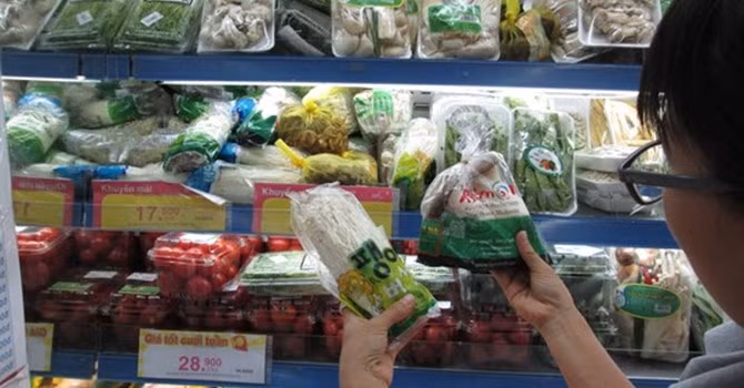 Nấm: Một số nhà sản xuất Trung Quốc làm mọi thứ có thể miễn là có lợi nhuận, trong đó có việc dán nhãn bừa bãi để hô biến nấm thường thành nấm hữu cơ. Nếu tìm hiểu trên mạng sẽ thấy có nhiều loại nấm bí ẩn chỉ có ở Trung Quốc. 