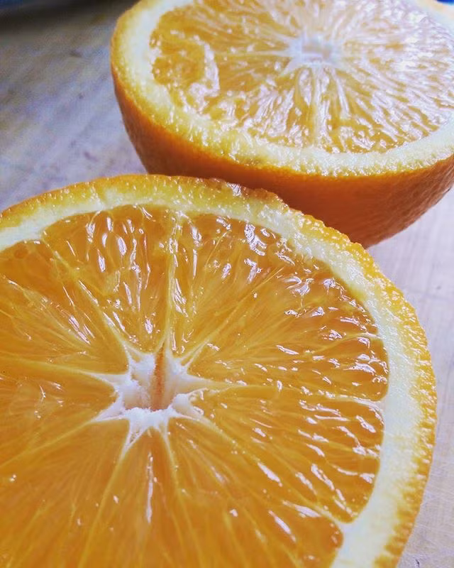 Măng cụt còn có thể kết hợp với nước cam. Sự kết hợp hai hương vị sẽ cho ra một loại đồ uống hàng ngày vừa ngon miệng vừa tốt cho sức khỏe. 