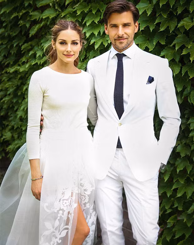 Một trong những điều mà Olivia đã làm nhiều người phải ngưỡng mộ là thể hiện khiếu thẩm mỹ tinh nghịch của cô trong bộ váy cưới. Chỉ cần mặc những gì bạn thích là mọi người sẽ nhớ đến bạn. 