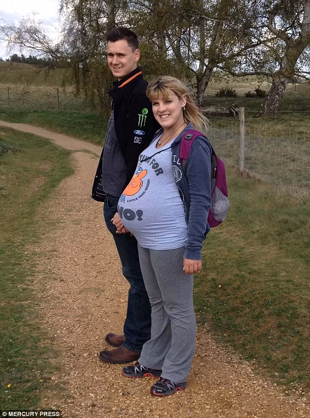 Sau khoảng 3 tháng rưỡi mang thai thì tình trạng nôn mửa vì ốm nghén của Hannah dịu xuống một chút và cô có thể ăn 1 chiếc bánh quy mỗi ngày. Và sau đó lúc 5 tháng thì cô cũng có thể ăn nửa chiếc bánh sandwich. Lúc này bụng cô trông rất to vì cơ thể đã mất quá nhiều mỡ. 