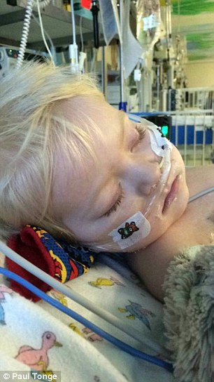 Nhịp tim của Dylan lúc đó tăng cao đến mức cực kỳ nguy hiểm, 200 nhịp/phút, còn lượng oxy trong người đang xuống quá thấp đến mức các bác sĩ không thể có cách nào kéo dài sự sống của cậu bé hơn được nữa. 