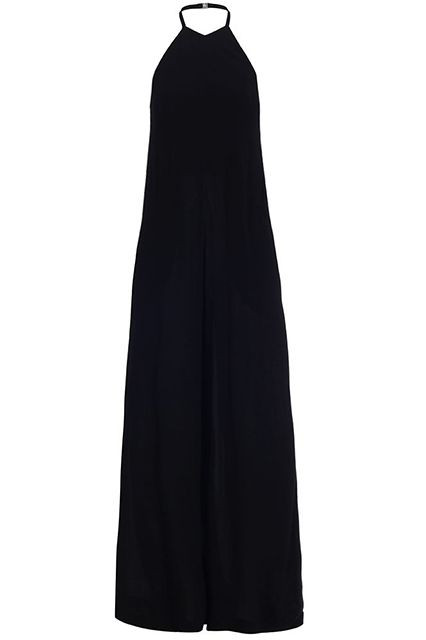 Nếu may mắn sở hữu thân hình như cao và chuẩn như người mẫu, trang phục dành cho bạn chính là kiểu jumpsuit dáng váy để tôn lên chiều cao của bạn. Chi tiết dây yếm cũng là một điểm nhấn ở phần cổ.