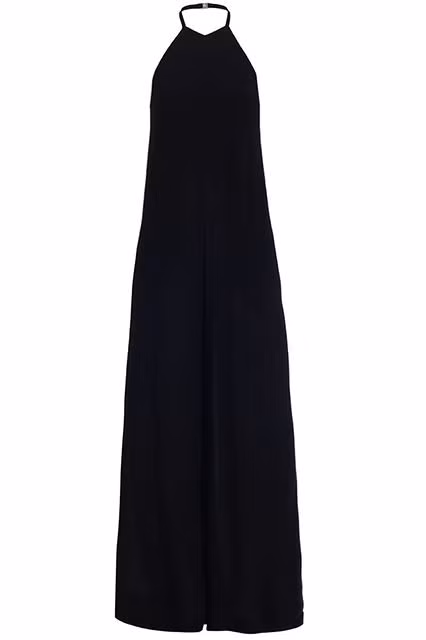 Nếu may mắn sở hữu thân hình như cao và chuẩn như người mẫu, trang phục dành cho bạn chính là kiểu jumpsuit dáng váy để tôn lên chiều cao của bạn. Chi tiết dây yếm cũng là một điểm nhấn ở phần cổ.