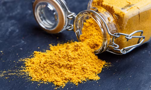 Hẳn bạn đã nghe nhiều đến tác dụng của nghệ đối với sức khỏe, chẳng hạn như giảm viêm sưng, cải thiện chức năng của não và là một chất chống oxy hóa có hiệu quả. Vấn đề là vì nghệ có vị đắng và có mùi khá mạnh nên khá khó ăn. Sau đây là những công thức với nghệ khiến vị đắng dịu đi.