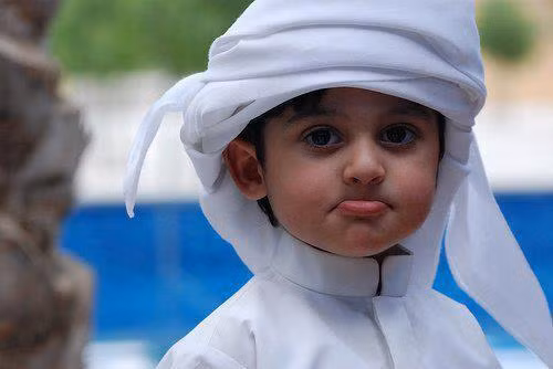 "Con phải ngoan" là một câu nói tai hại. Nhiều người bố hay dạy con trai phải ngoan thì sẽ được cái này cái khác. Nhưng nếu “quá ngoan” thì cũng không có lợi vì đây chính là một chiếc rào chắn để con trai được làm những việc của con trai.